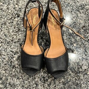 Black leather Wedges